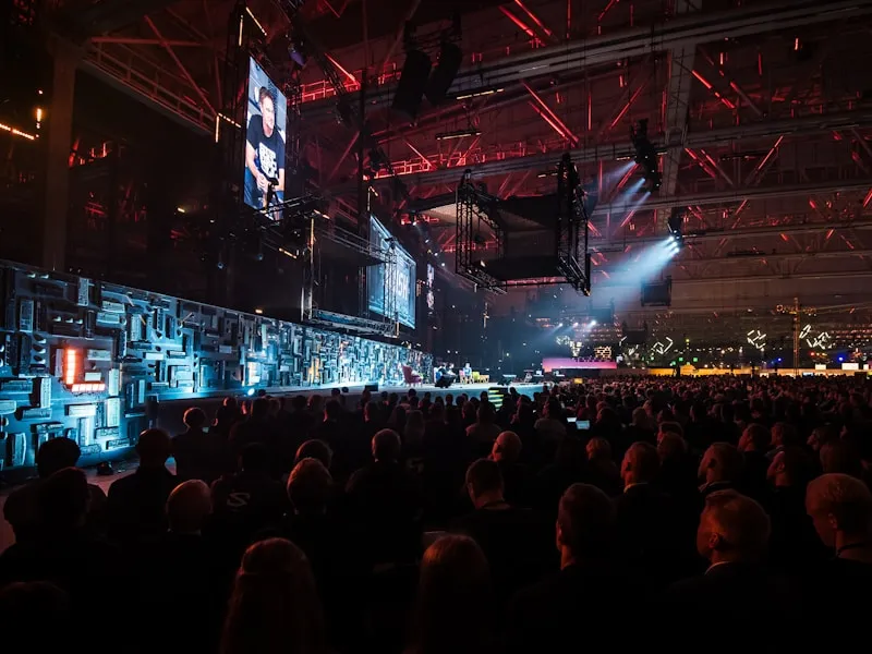 imgi_10_photo-1700936656760-aa8e649ebc37