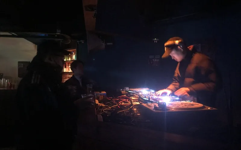 imgi_11_photo-1546011539-6061cc7d6395