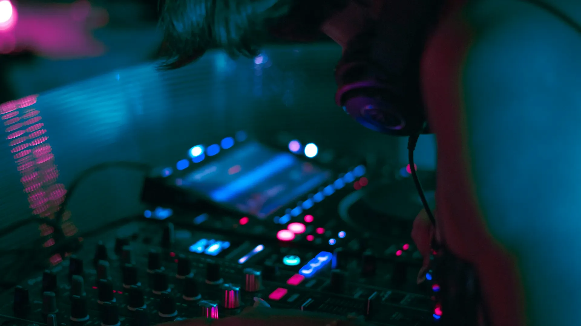 imgi_26_photo-1686582906348-9a3058b73c4e