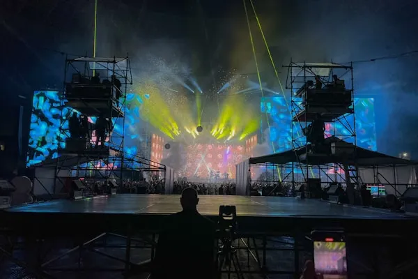 imgi_4_photo-1688713955032-806f63e19d0e